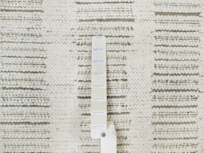 Modern / Contemporary hand-knotted wool runner in Ivory, 2'6" x 9'11" — SKU O091726 (view 4)