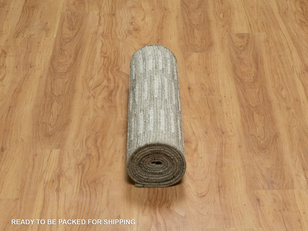 Modern / Contemporary hand-knotted wool runner in Ivory, 2'6" x 9'11" — SKU O091727 (view 6)