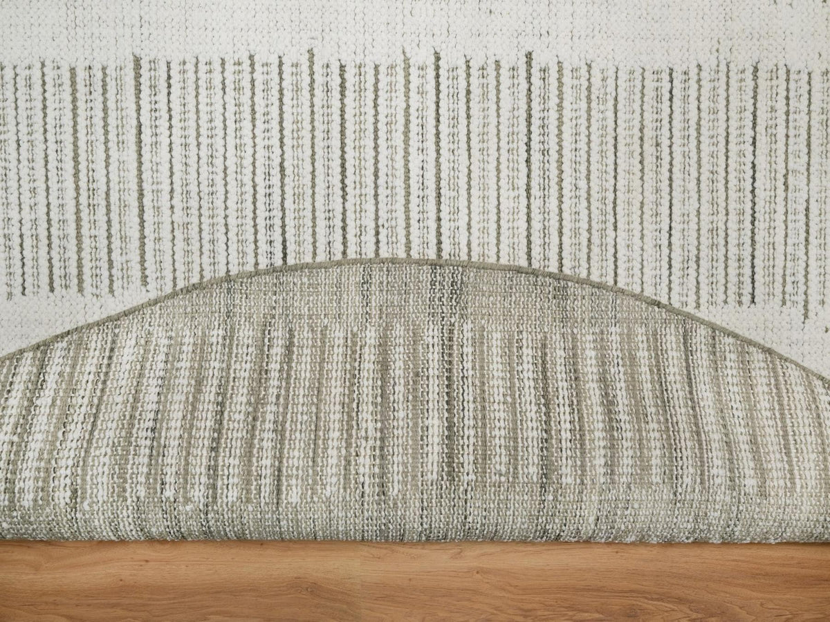 Modern / Contemporary hand-knotted wool rug in Ivory, 7'9" x 7'9" — SKU O091728 (view 4)