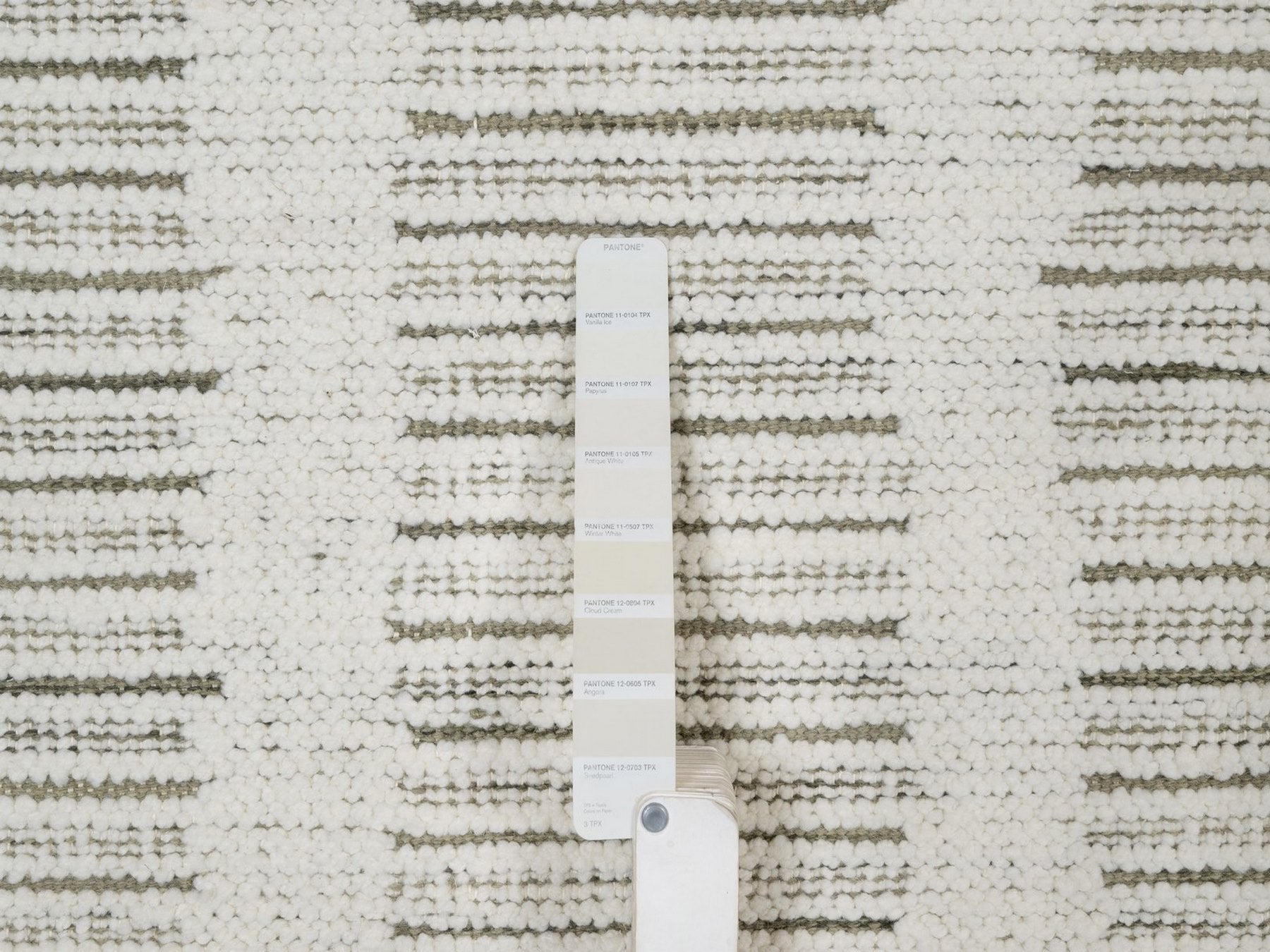 Modern / Contemporary hand-knotted wool rug in Ivory, 7'9" x 7'9" — SKU O091728 (view 7)