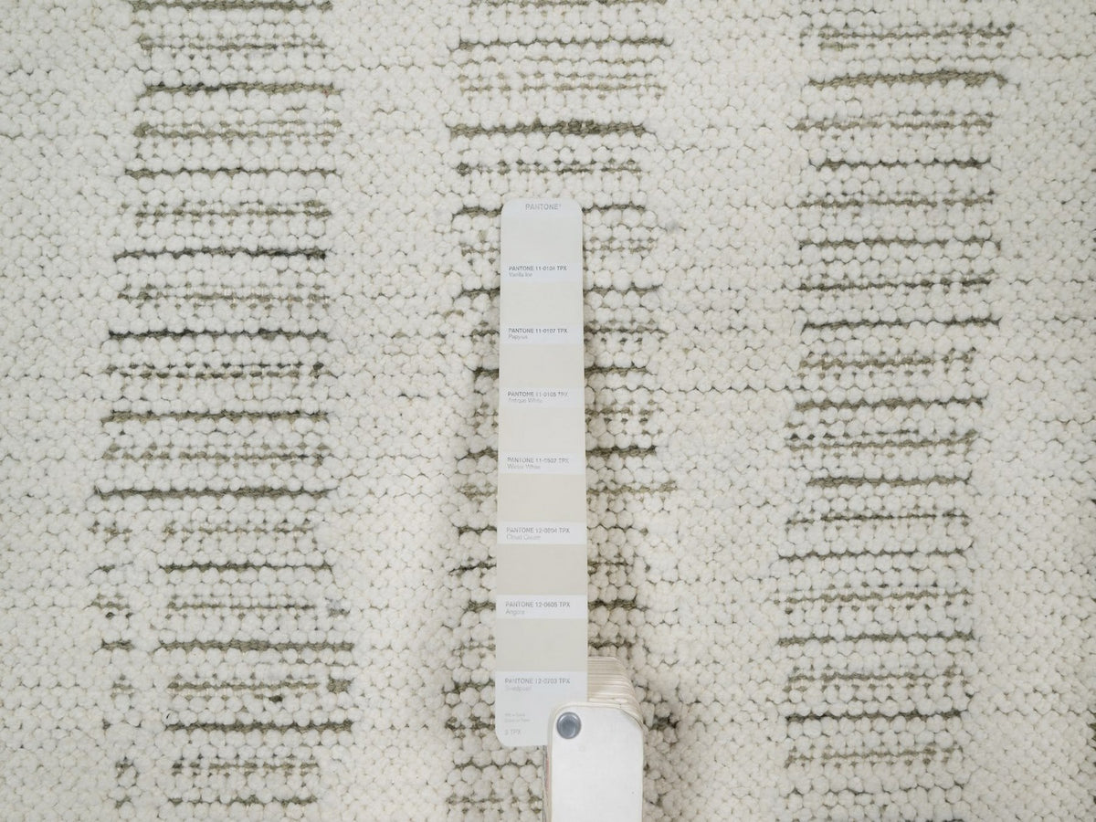 Modern / Contemporary hand-knotted wool rug in Ivory, 2' x 3' — SKU O091732 (view 4)