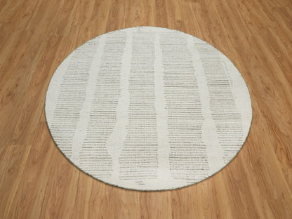 Modern / Contemporary hand-knotted wool rug in Ivory, 5'9" x 5'9" — SKU O091738 (view 2)