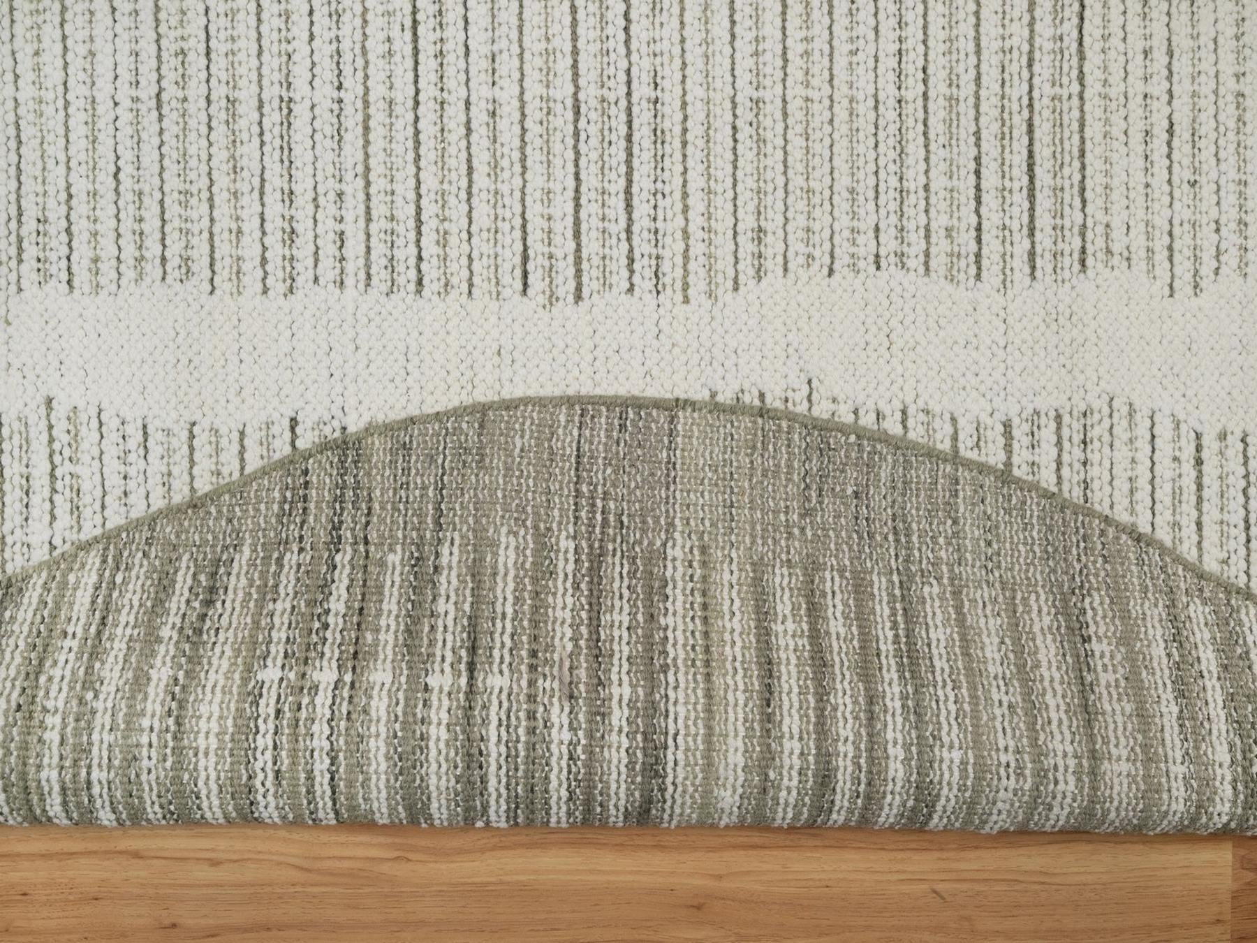 Modern / Contemporary hand-knotted wool rug in Ivory, 5'9" x 5'9" — SKU O091738 (view 3)