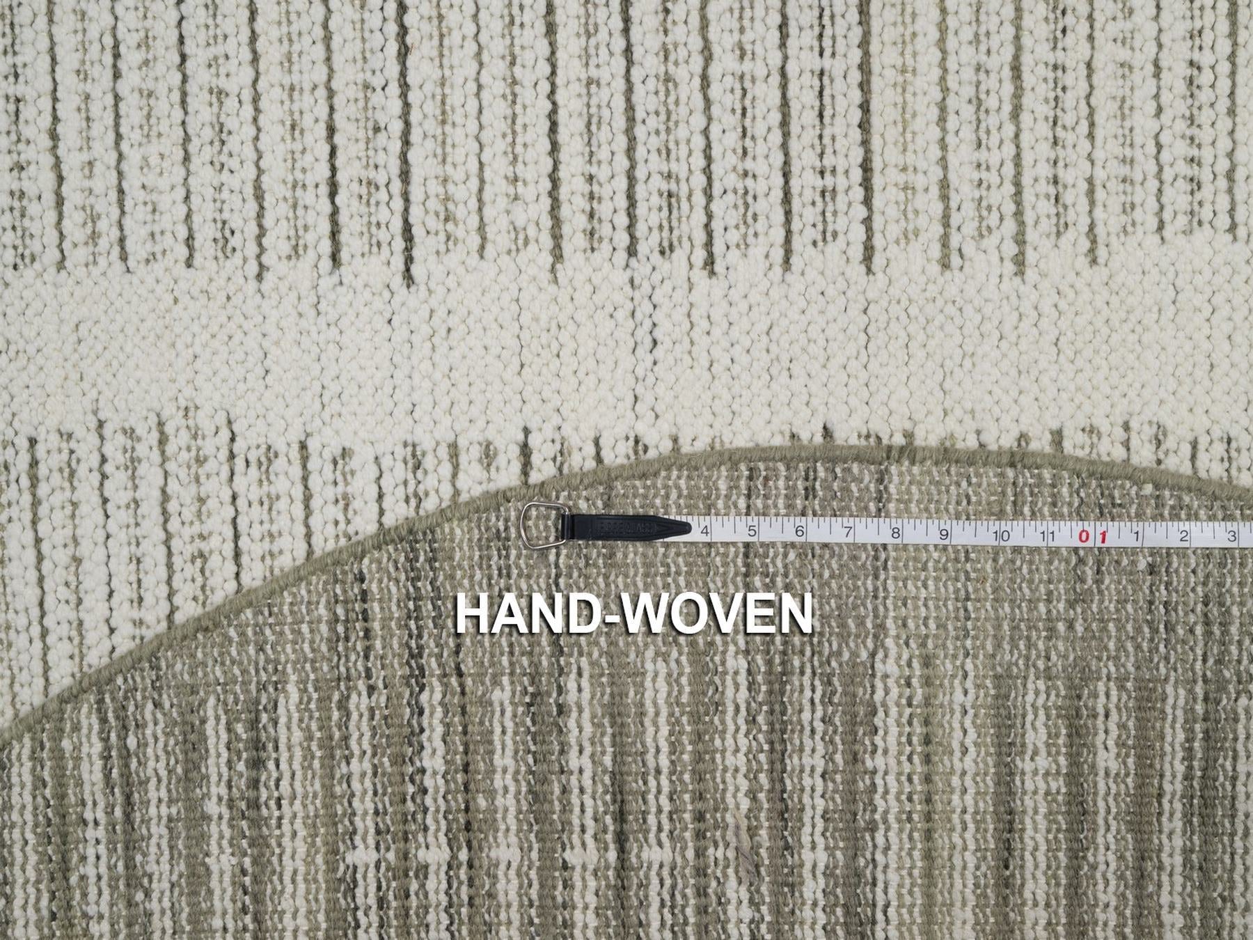 Modern / Contemporary hand-knotted wool rug in Ivory, 5'9" x 5'9" — SKU O091738 (view 8)