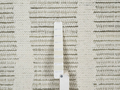 Modern / Contemporary hand-knotted wool rug in Ivory, 5'10" x 5'10" — SKU O091739 (view 4)