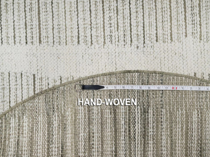 Modern / Contemporary hand-knotted wool rug in Ivory, 4'11" x 4'11" — SKU O091740 (view 8)