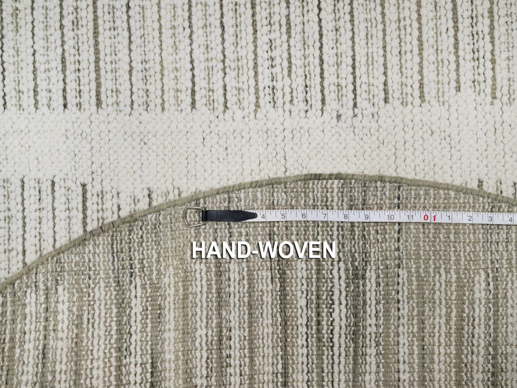 Modern / Contemporary hand-knotted wool rug in Ivory, 4'10" x 4'10" — SKU O091741 (view 8)