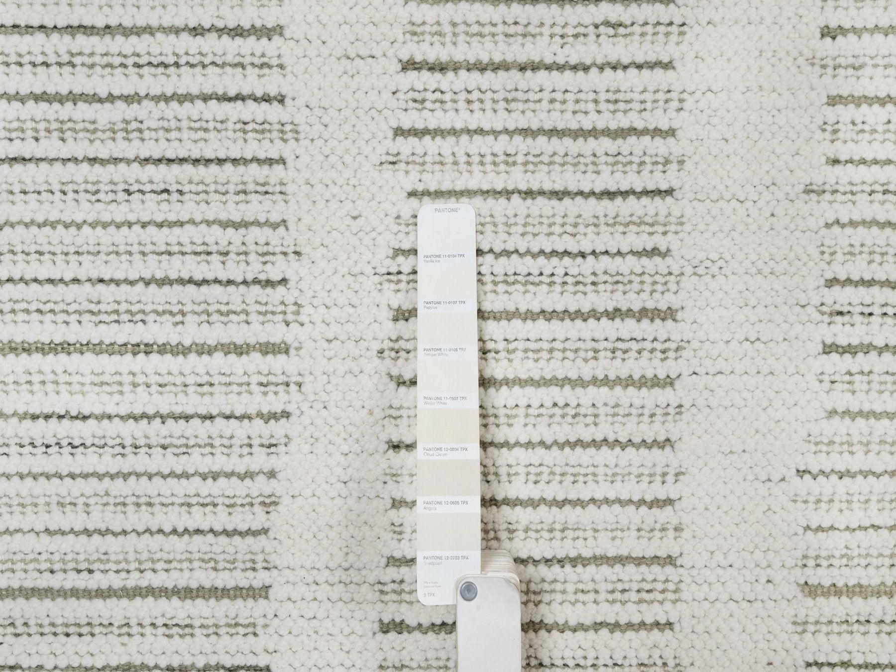 Modern / Contemporary hand-knotted wool rug in Ivory, 11'11" x 15' — SKU O091742 (view 7)