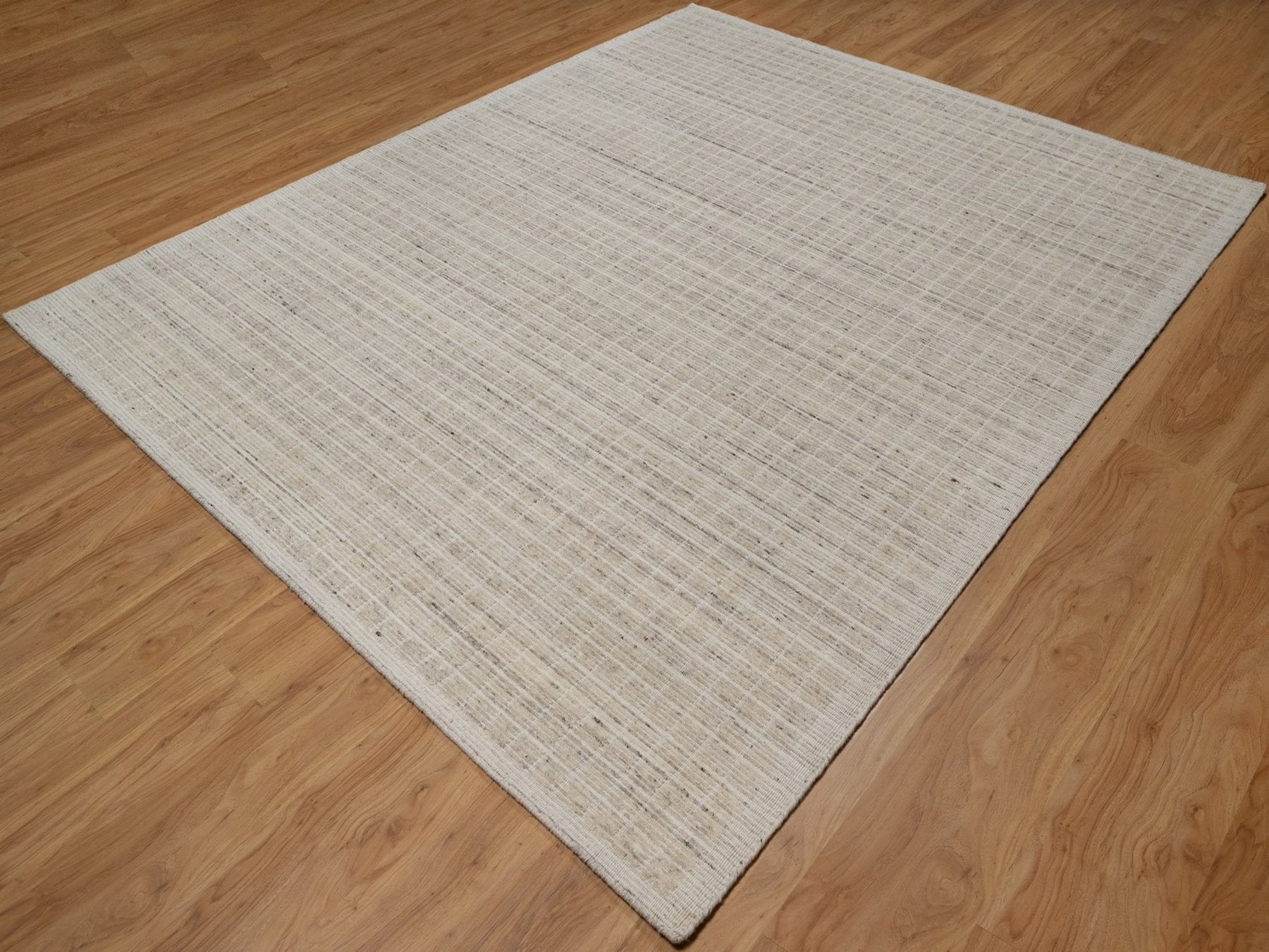 Modern / Contemporary hand-knotted wool rug in Ivory, 7'11" x 10' — SKU O091753 (view 3)