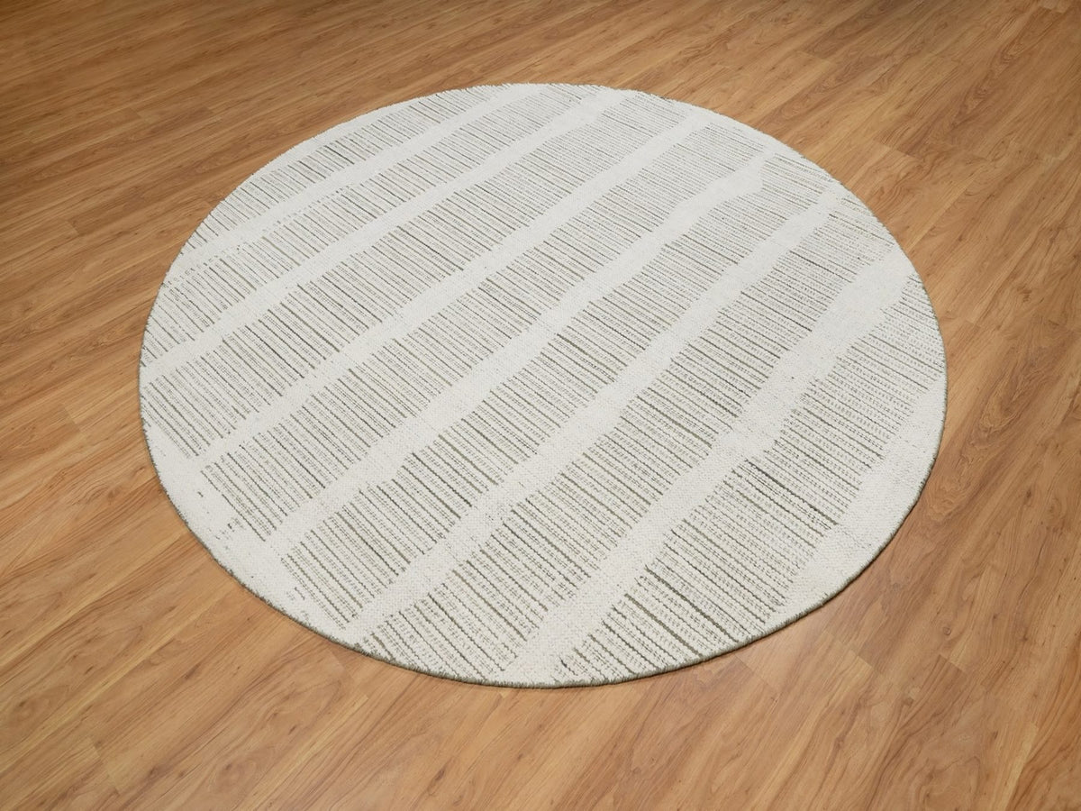 Modern / Contemporary hand-knotted wool rug in Ivory, 7'11" x 7'11" — SKU O091770 (view 3)