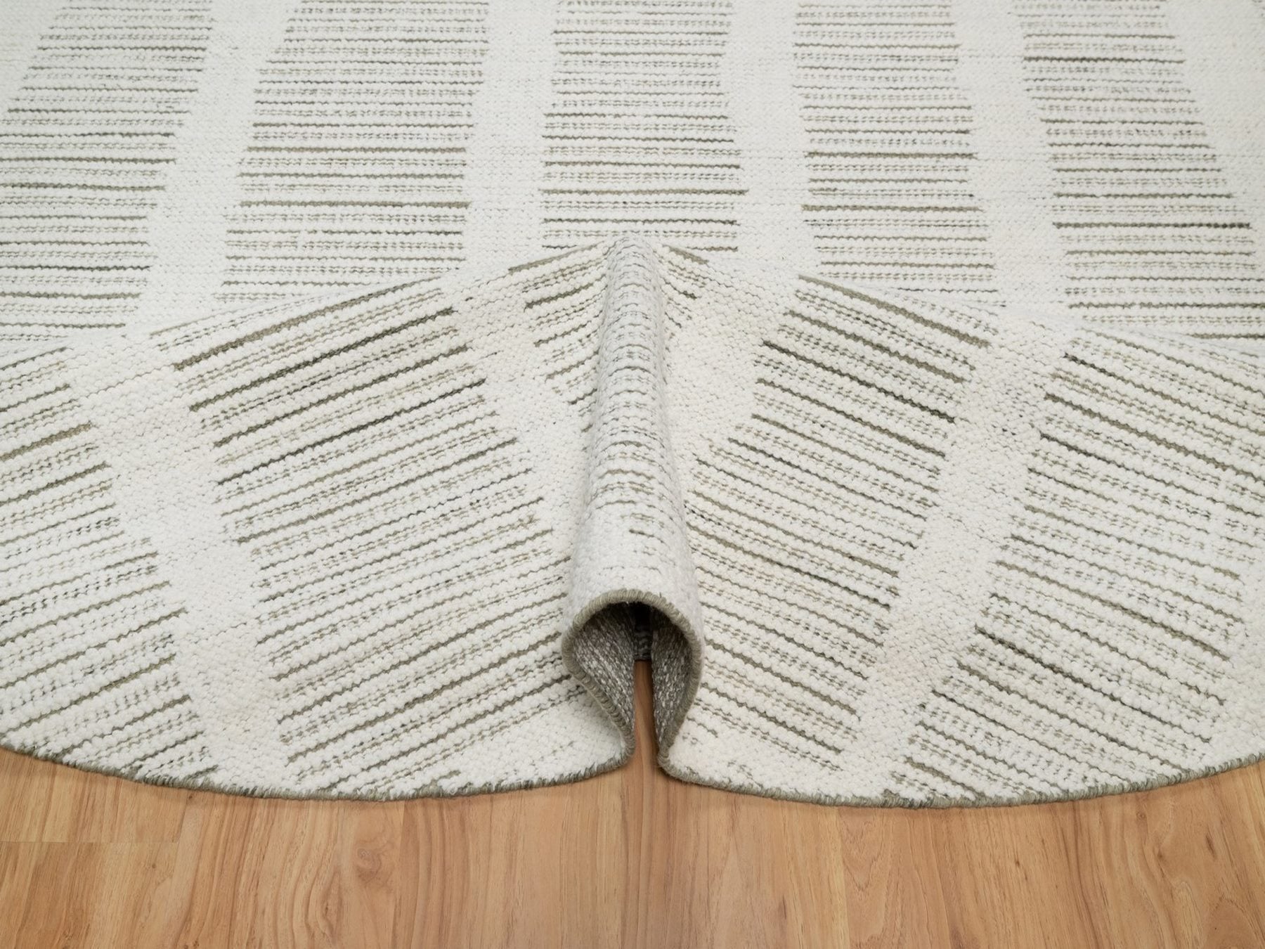 Modern / Contemporary hand-knotted wool rug in Ivory, 7'11" x 7'11" — SKU O091770 (view 5)
