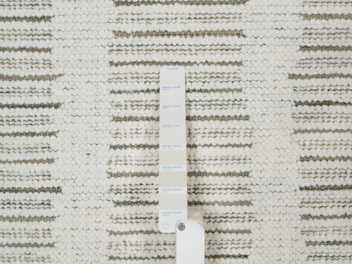Modern / Contemporary hand-knotted wool rug in Ivory, 7'11" x 7'11" — SKU O091770 (view 7)