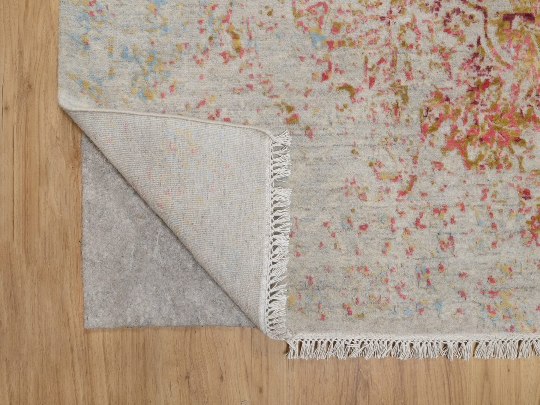 Modern / Contemporary hand-knotted wool/silk rug in Pink, 6'1" x 9'1" — SKU O091783 (view 4)