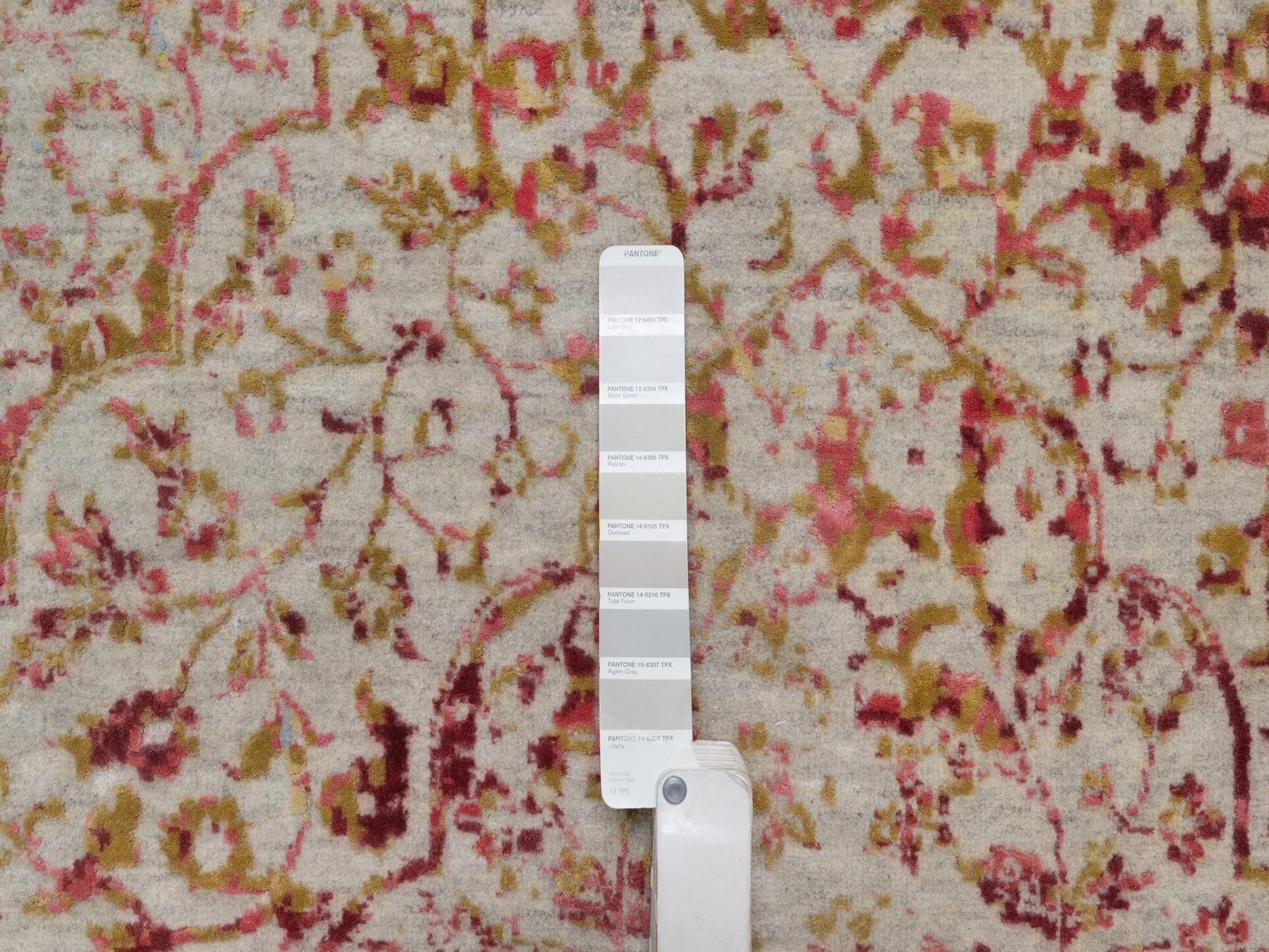 Modern / Contemporary hand-knotted wool/silk rug in Pink, 6'1" x 9'1" — SKU O091783 (view 7)