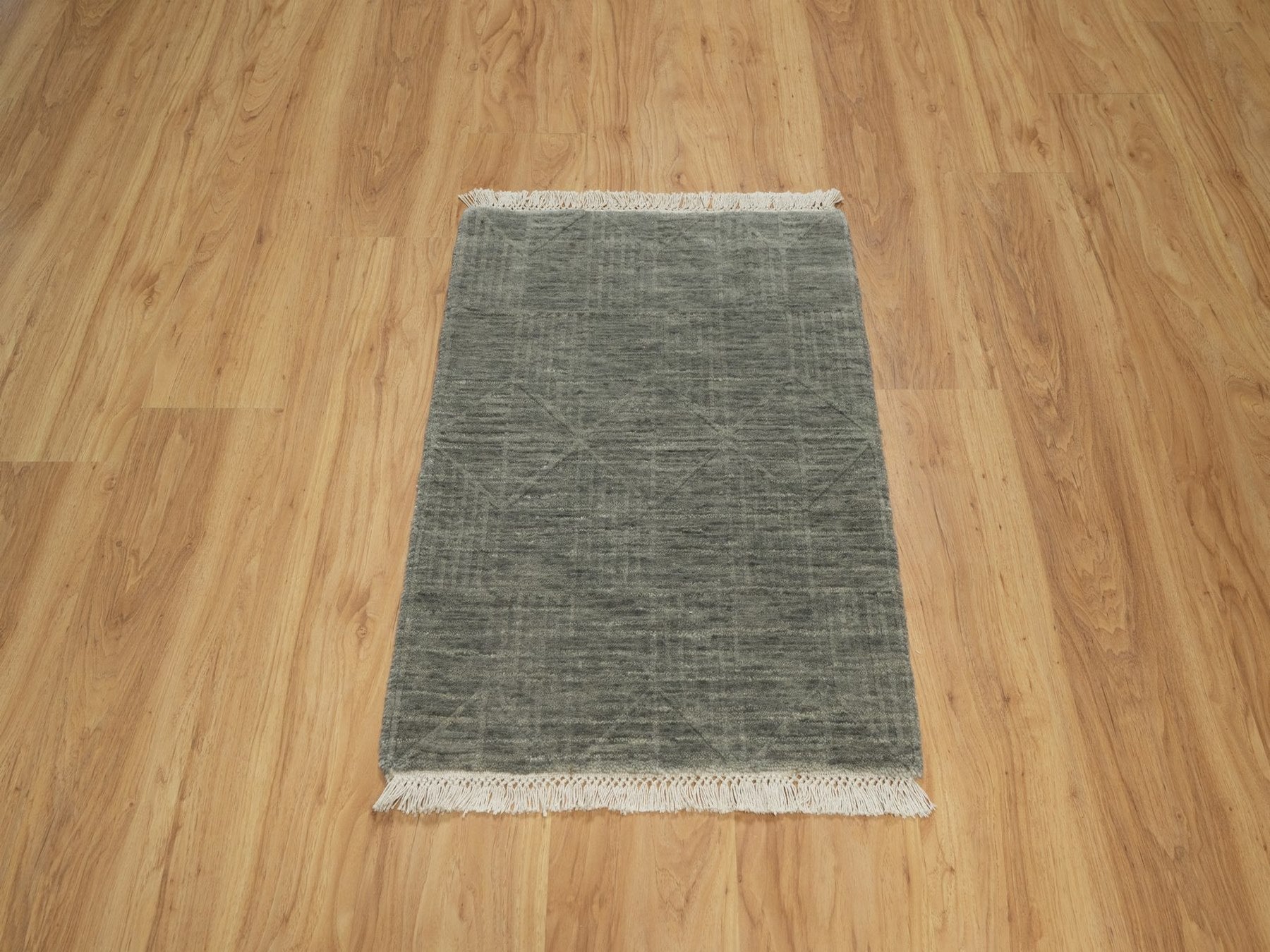 Green 2'0" x 2'8" Modern and Contemporary Handloom Wool Rug - Sku: O091789