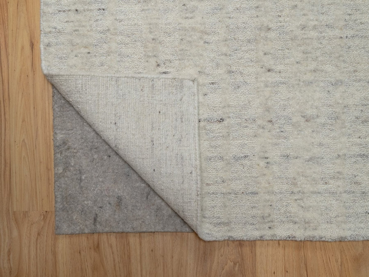 Modern / Contemporary hand-knotted wool runner in Ivory, 2'7" x 8' — SKU O091792 (view 3)