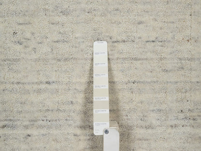 Modern / Contemporary hand-knotted wool rug in Ivory, 4'11" x 4'11" — SKU O091793 (view 4)