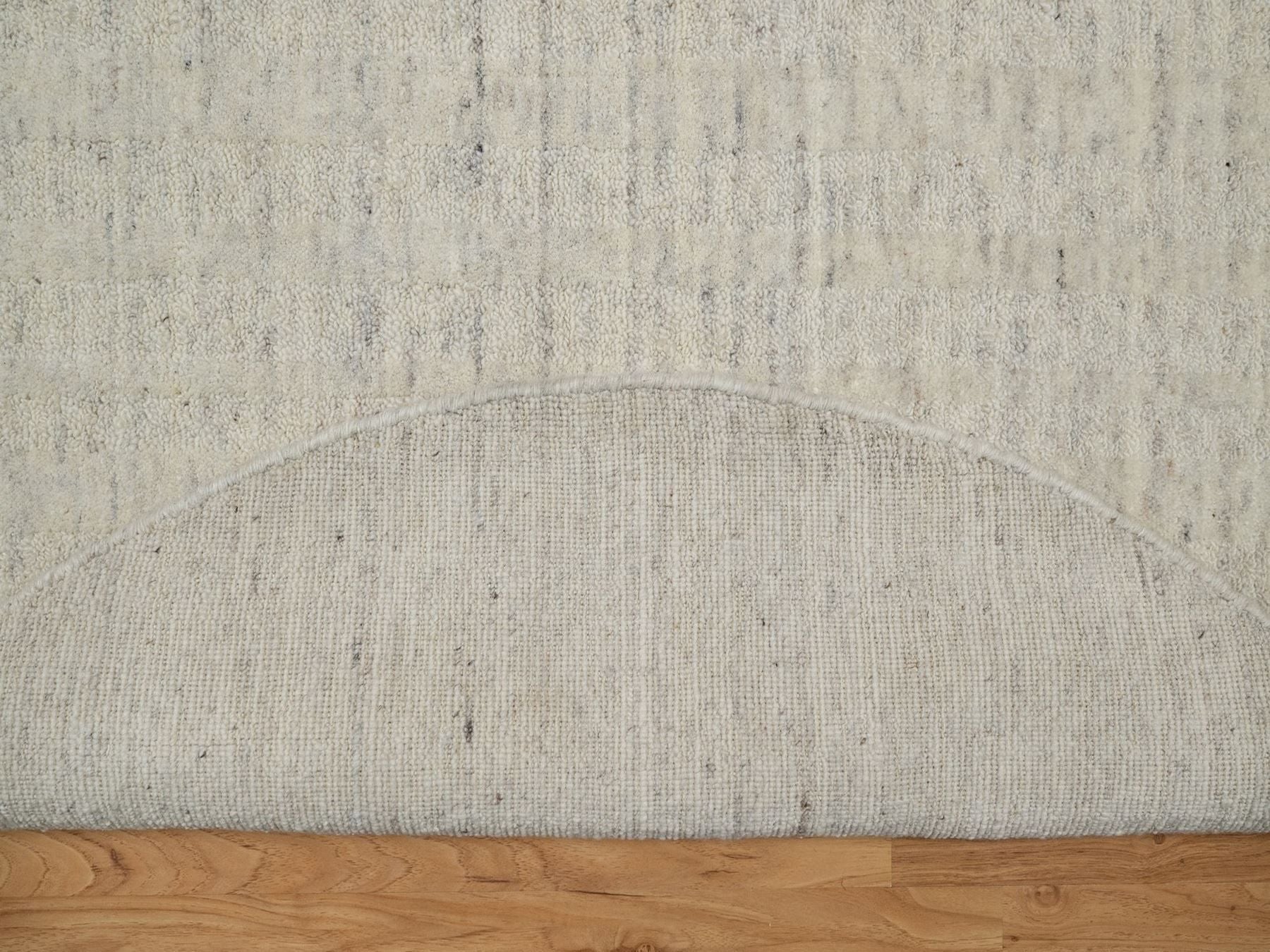 Modern / Contemporary hand-knotted wool rug in Ivory, 4'11" x 4'11" — SKU O091794 (view 3)