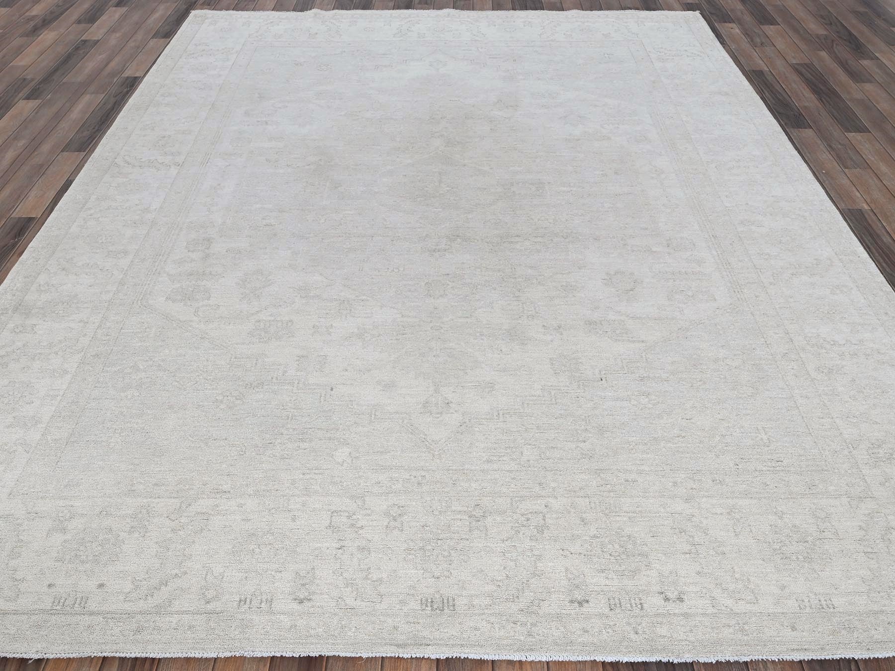 Heriz Oushak hand-knotted wool rug in Ivory, 8' x 9'9" — SKU O0917 (view 2)