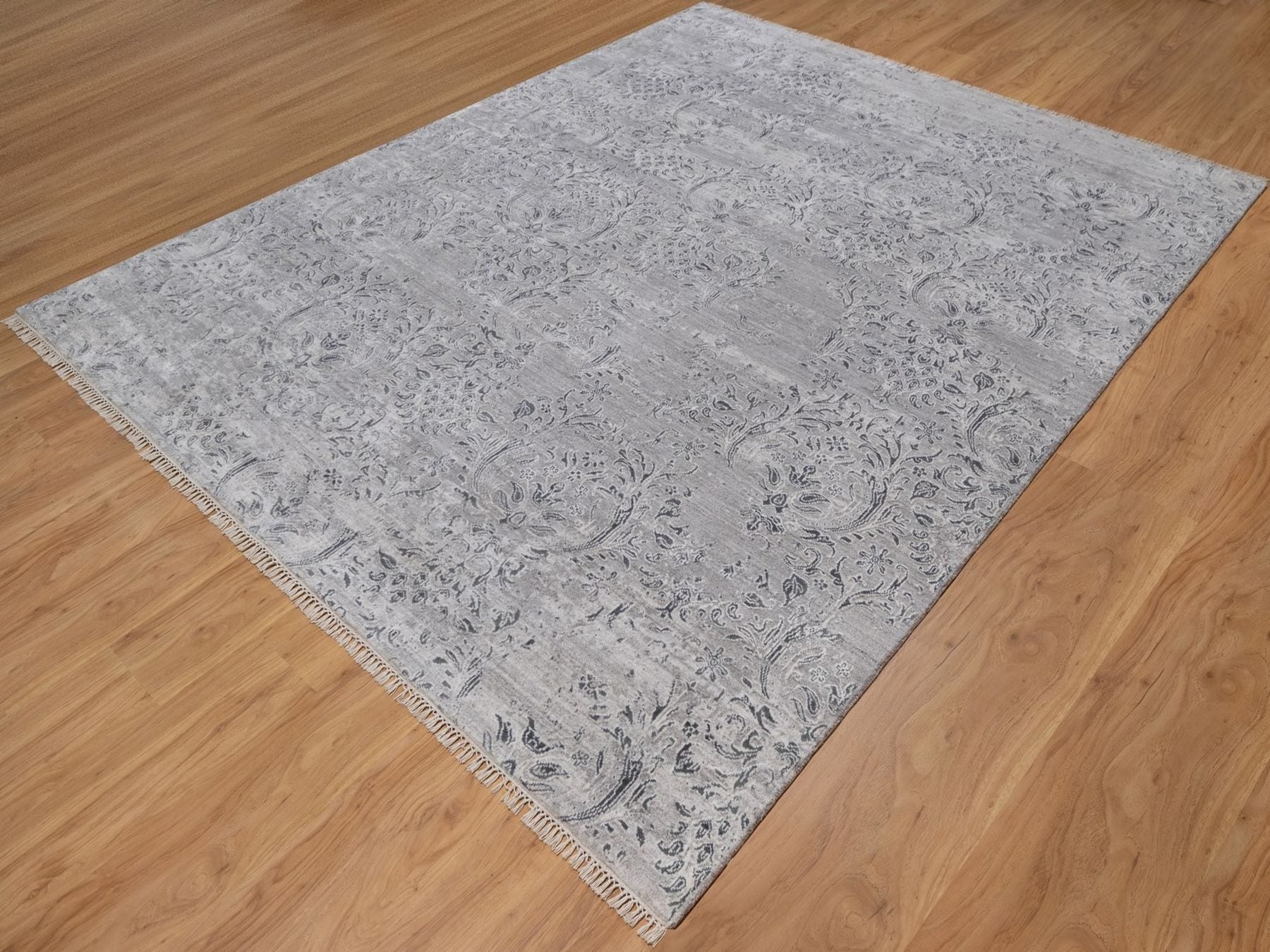 Transitional hand-knotted wool/silk rug in Gray, 7'10" x 10' — SKU O091801 (view 3)