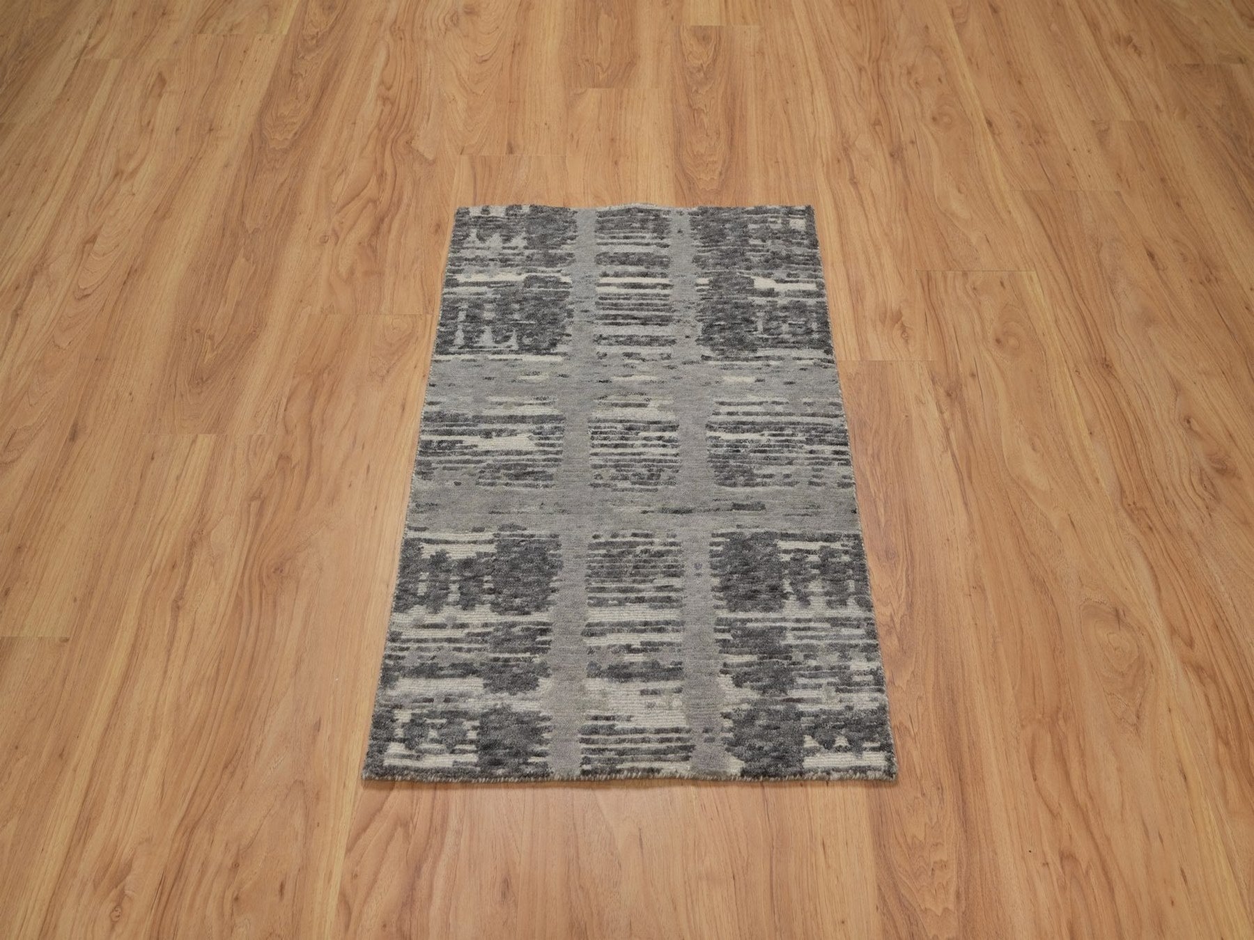 Modern / Contemporary hand-knotted wool rug in Gray, 2' x 3'1" — SKU O091811 (view 2)