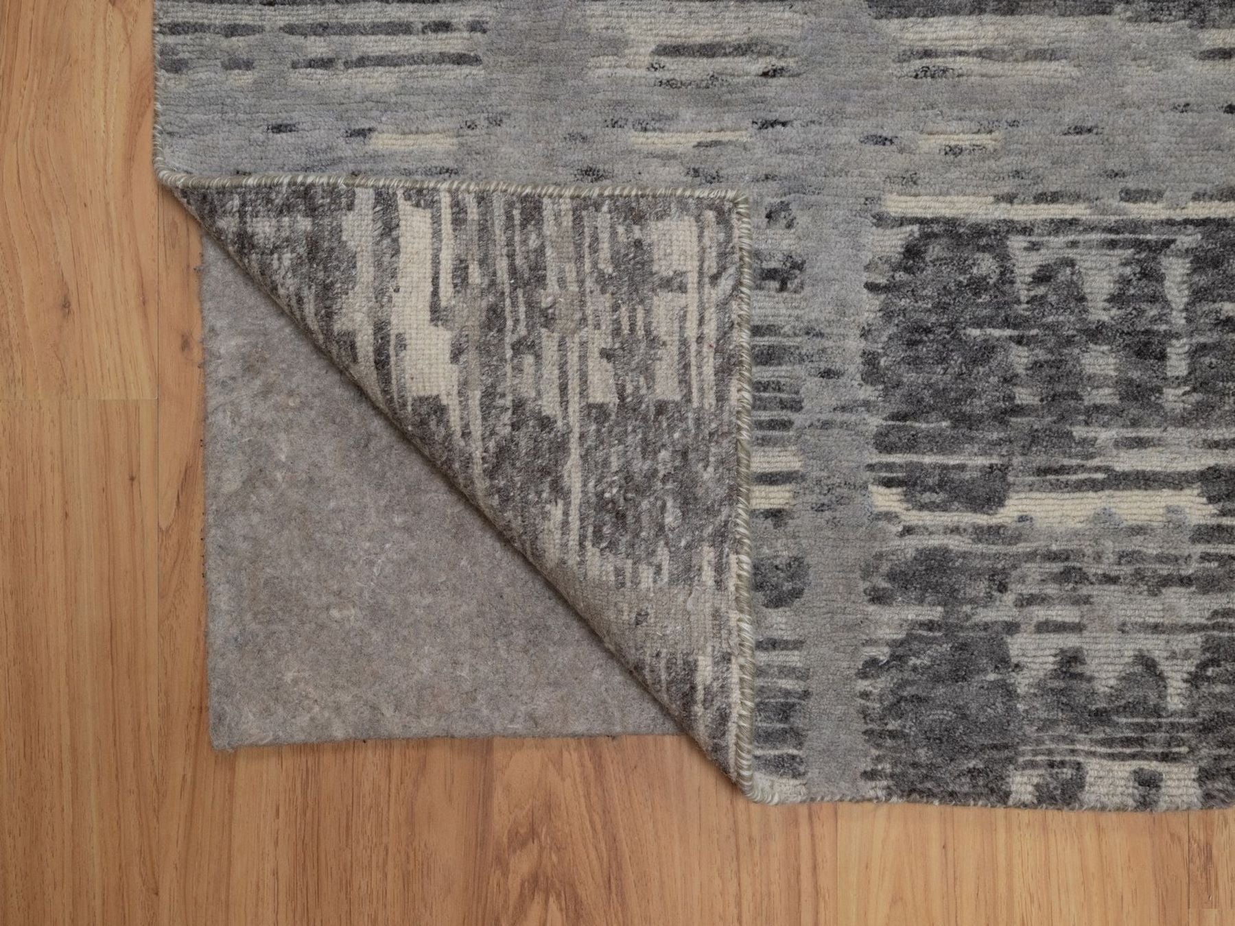 Modern / Contemporary hand-knotted wool rug in Gray, 2' x 3'1" — SKU O091811 (view 3)