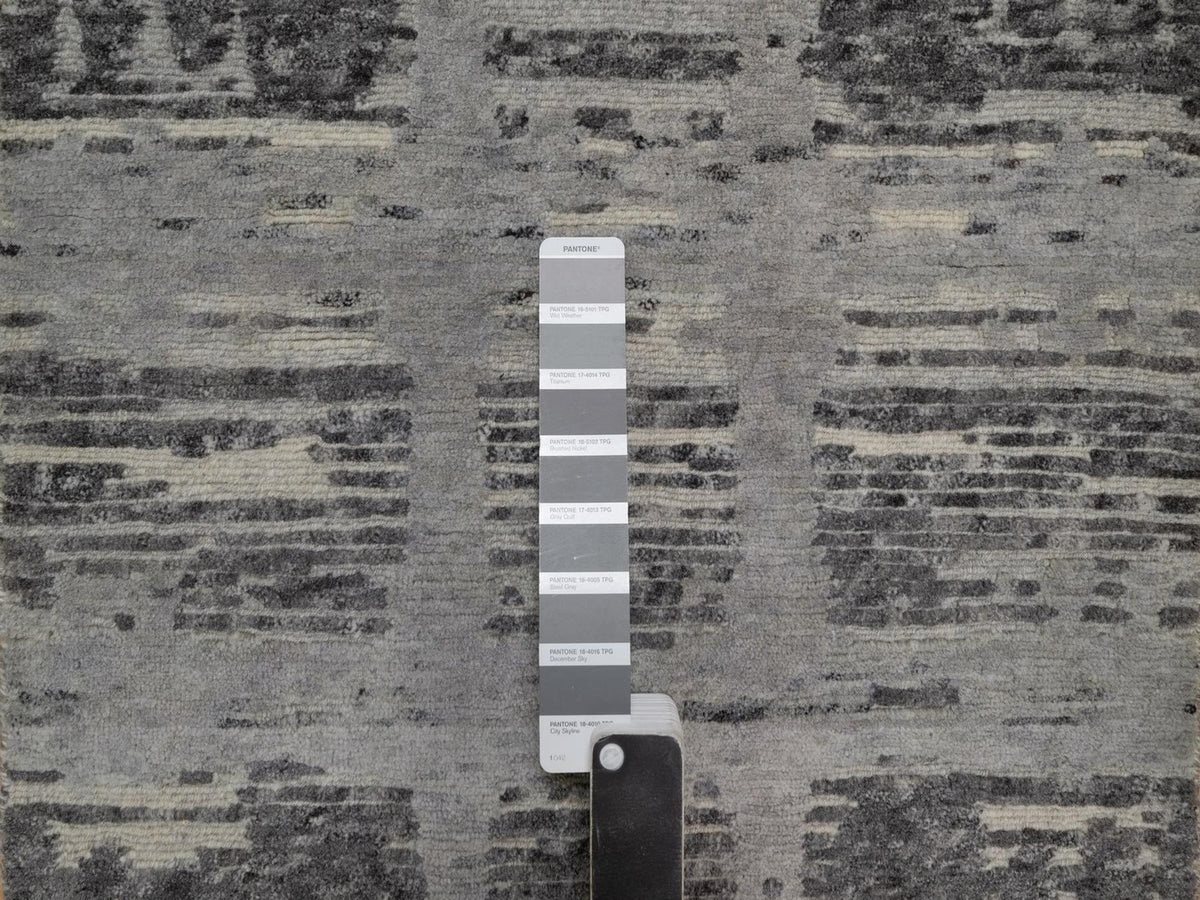 Modern / Contemporary hand-knotted wool rug in Gray, 2' x 3'1" — SKU O091811 (view 4)