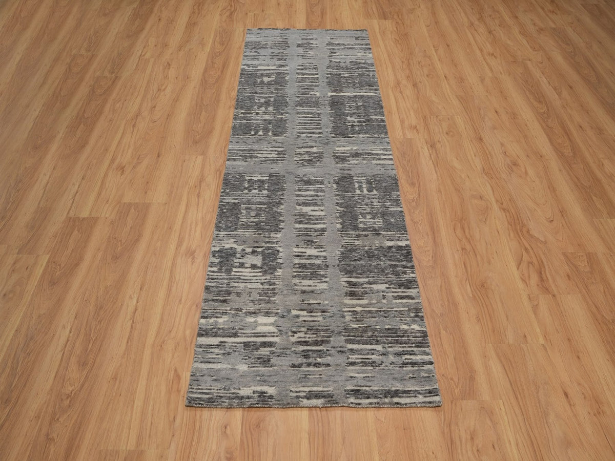 Modern / Contemporary hand-knotted wool runner in Gray, 2'6" x 7'11" — SKU O091812 (view 2)