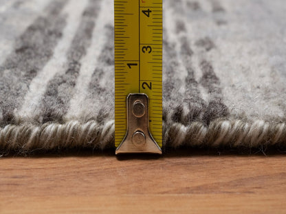 Modern / Contemporary hand-knotted wool runner in Gray, 2'6" x 7'11" — SKU O091812 (view 7)