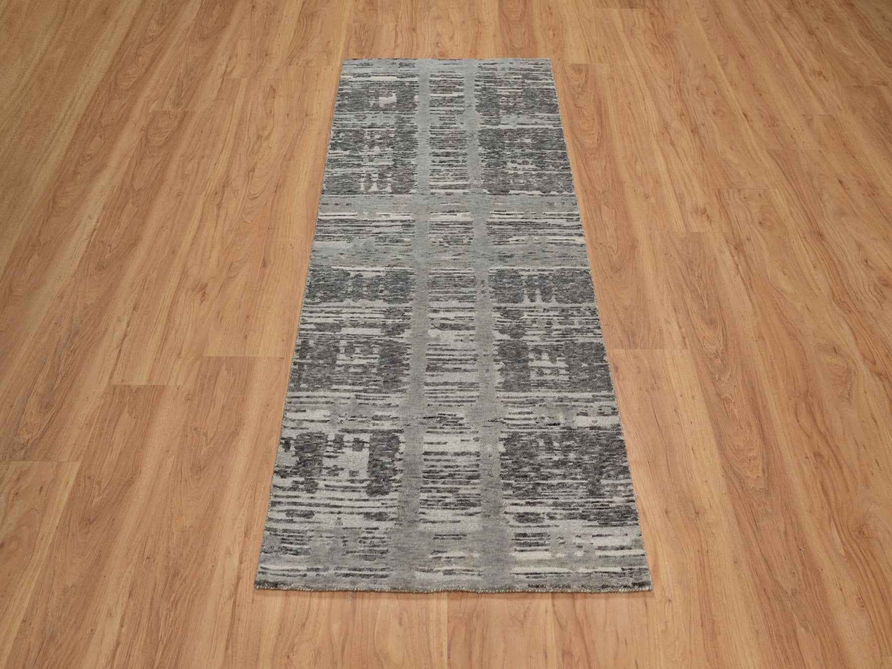 Modern / Contemporary hand-knotted wool runner in Gray, 2'5" x 6'2" — SKU O091813 (view 2)