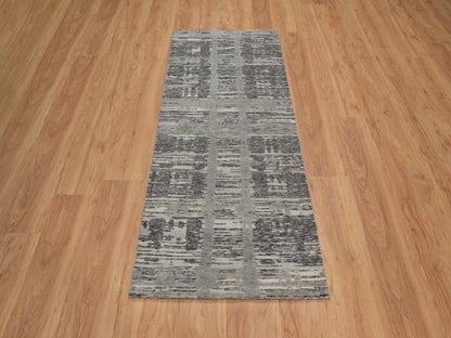 Modern / Contemporary hand-knotted wool runner in Gray, 2'5" x 6'2" — SKU O091813 (view 2)