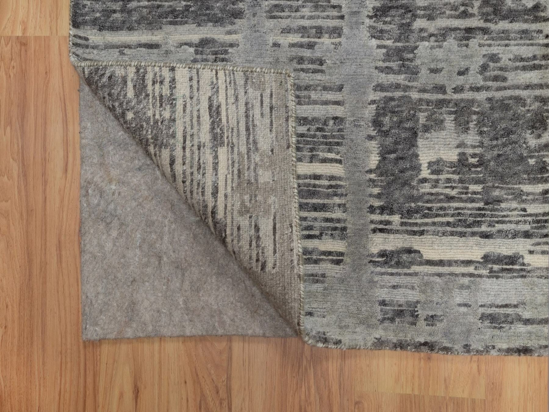 Modern / Contemporary hand-knotted wool runner in Gray, 2'5" x 6'2" — SKU O091813 (view 3)