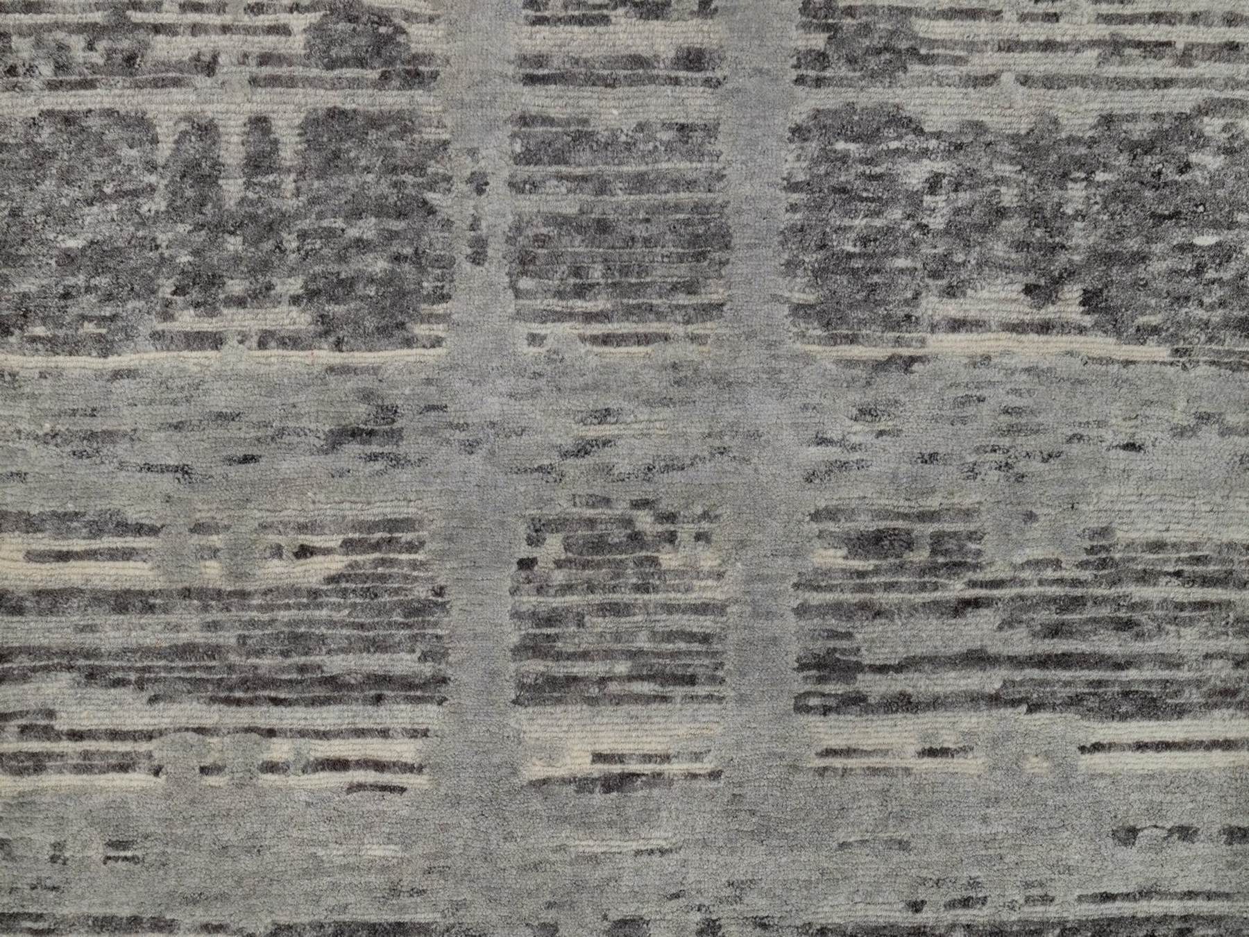 Modern / Contemporary hand-knotted wool runner in Gray, 2'5" x 6'2" — SKU O091813 (view 5)