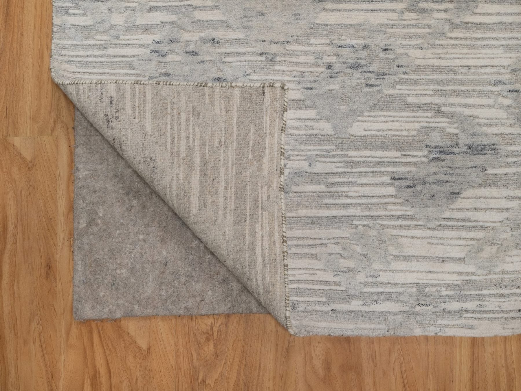 Modern / Contemporary hand-knotted wool runner in Gray, 2'6" x 6'3" — SKU O091814 (view 3)