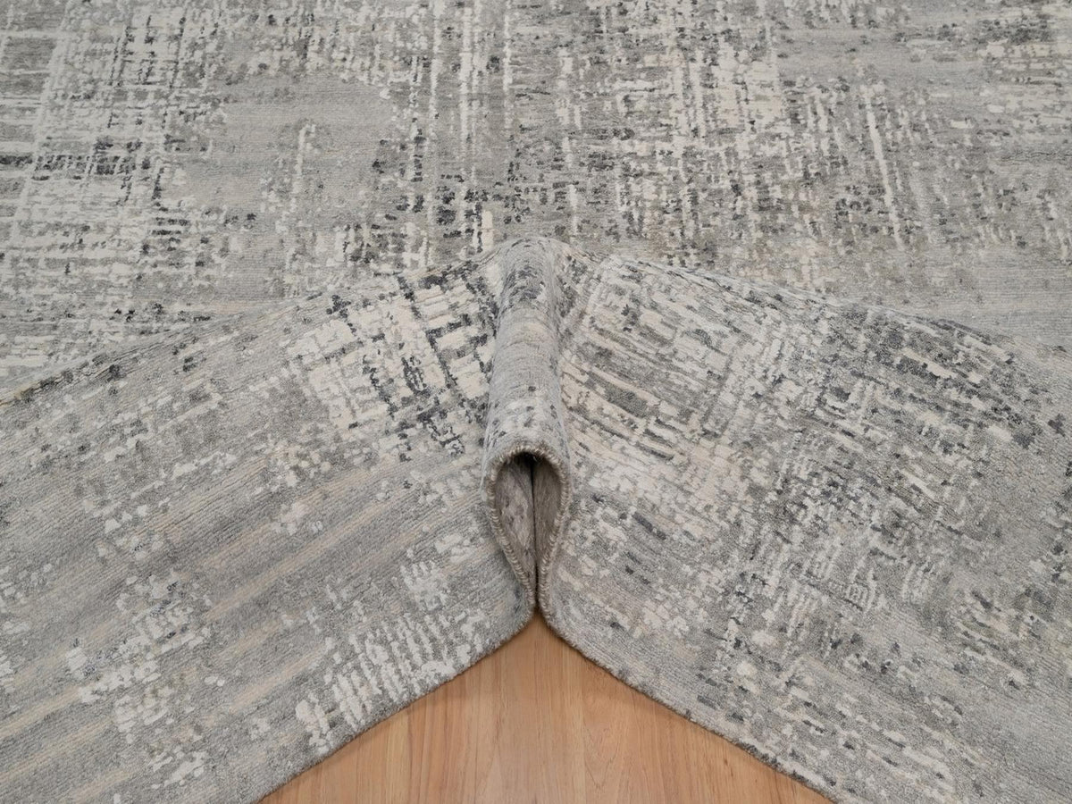 Modern / Contemporary hand-knotted wool rug in Gray, 6'1" x 9' — SKU O091816 (view 5)