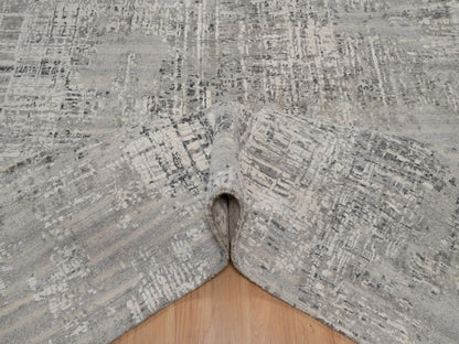 Modern / Contemporary hand-knotted wool rug in Gray, 6'1" x 9' — SKU O091816 (view 5)