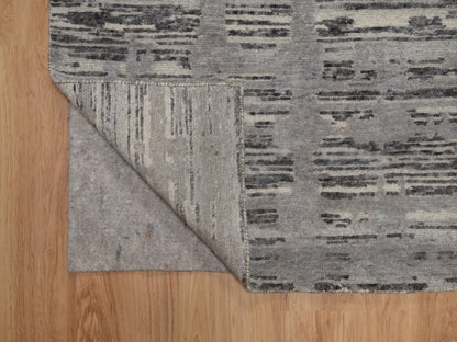 Modern / Contemporary hand-knotted wool runner in Gray, 2'6" x 8' — SKU O091818 (view 3)