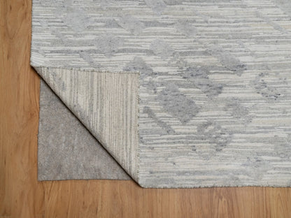 Modern / Contemporary hand-knotted wool rug in Gray, 8' x 10'2" — SKU O091819 (view 4)