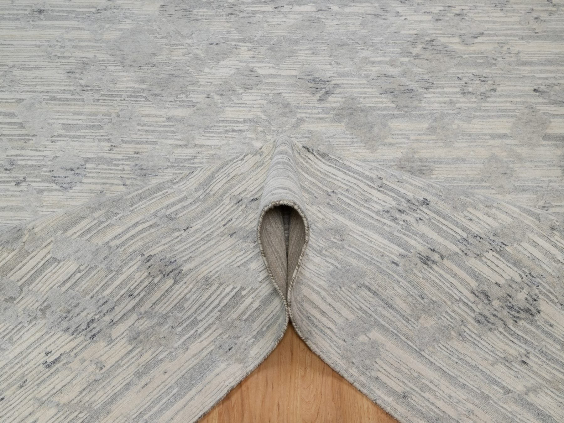 Modern / Contemporary hand-knotted wool rug in Gray, 8' x 10'2" — SKU O091819 (view 5)