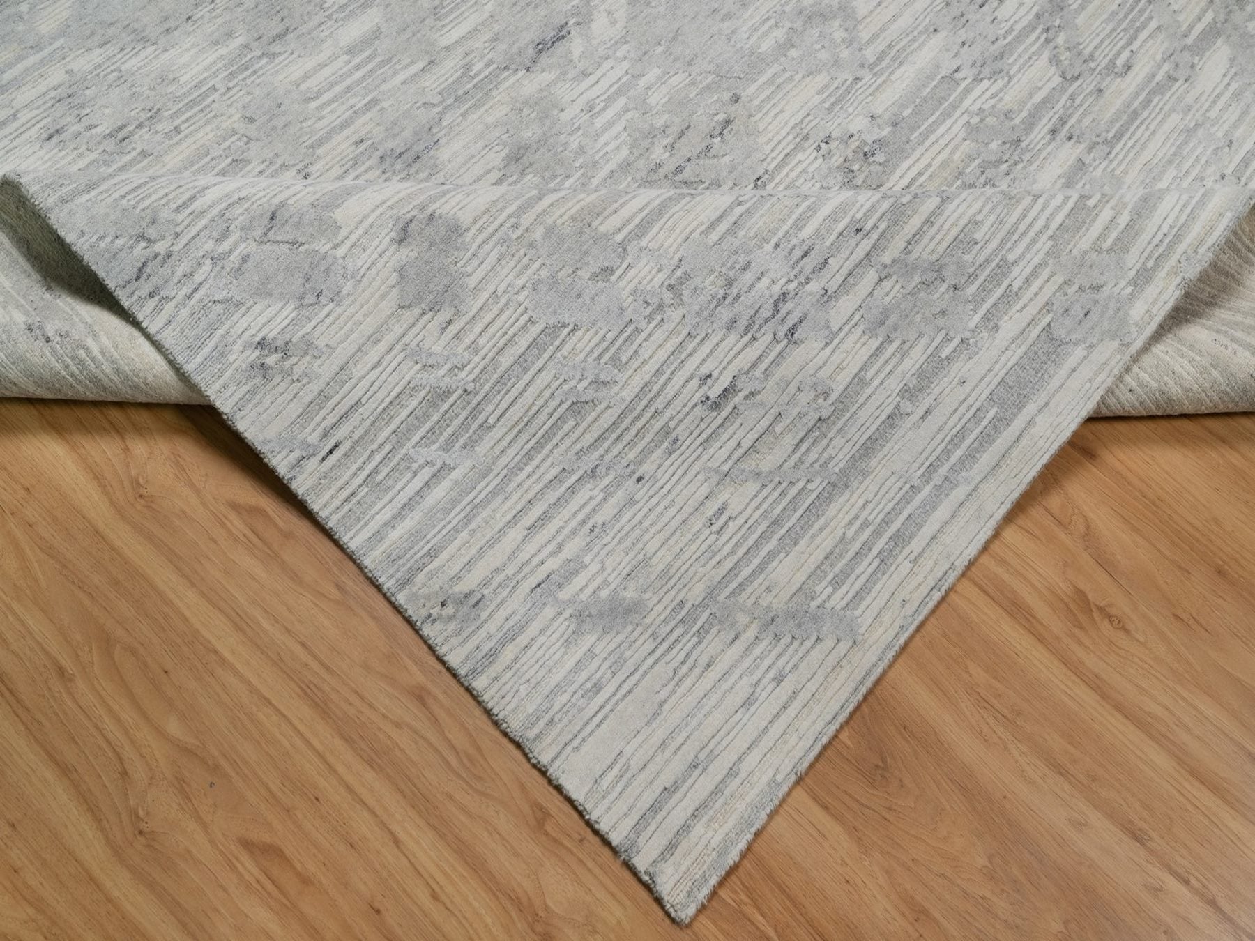 Modern / Contemporary hand-knotted wool rug in Gray, 8' x 10'2" — SKU O091819 (view 6)