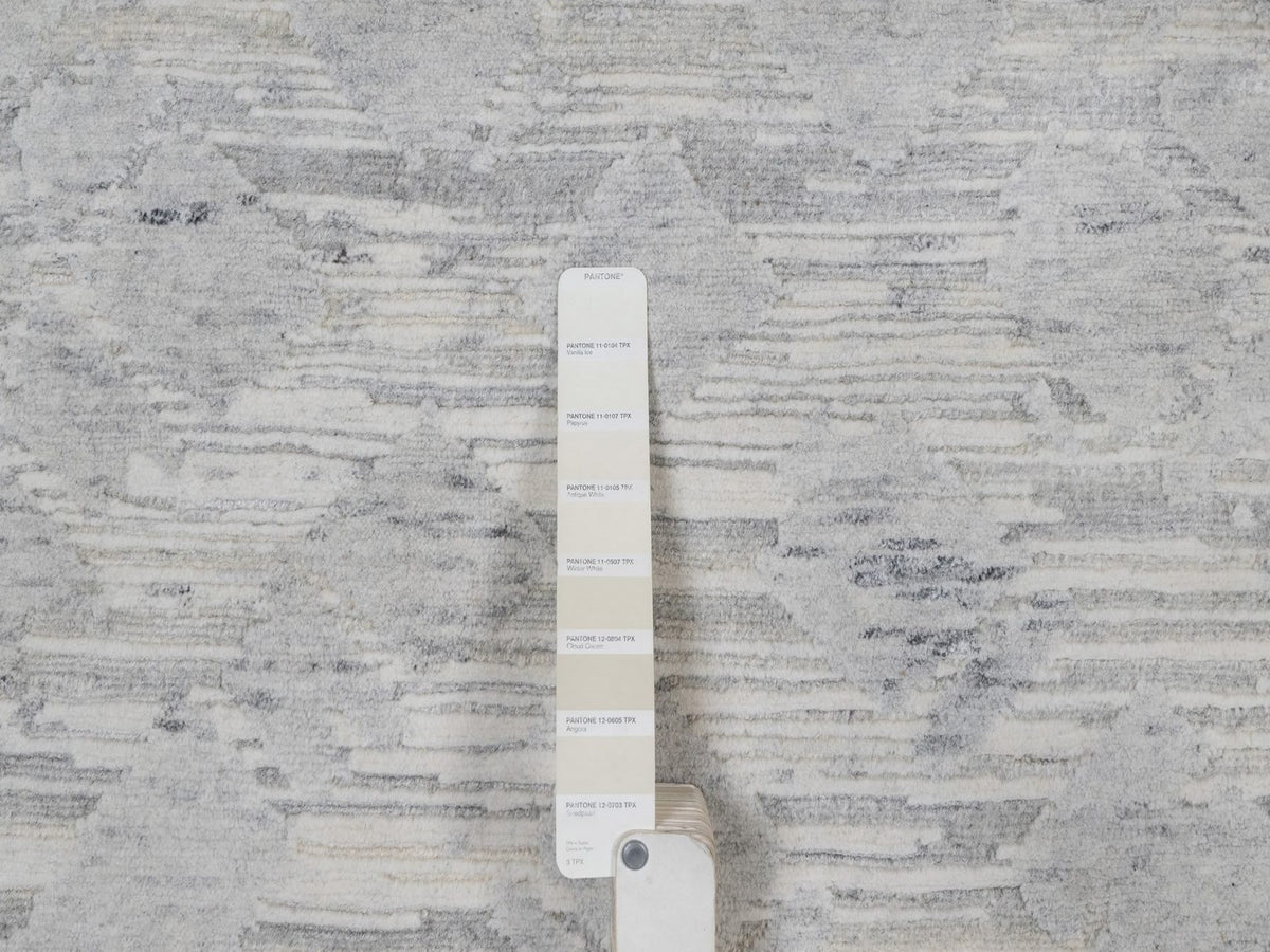 Modern / Contemporary hand-knotted wool rug in Gray, 8' x 10'2" — SKU O091819 (view 7)