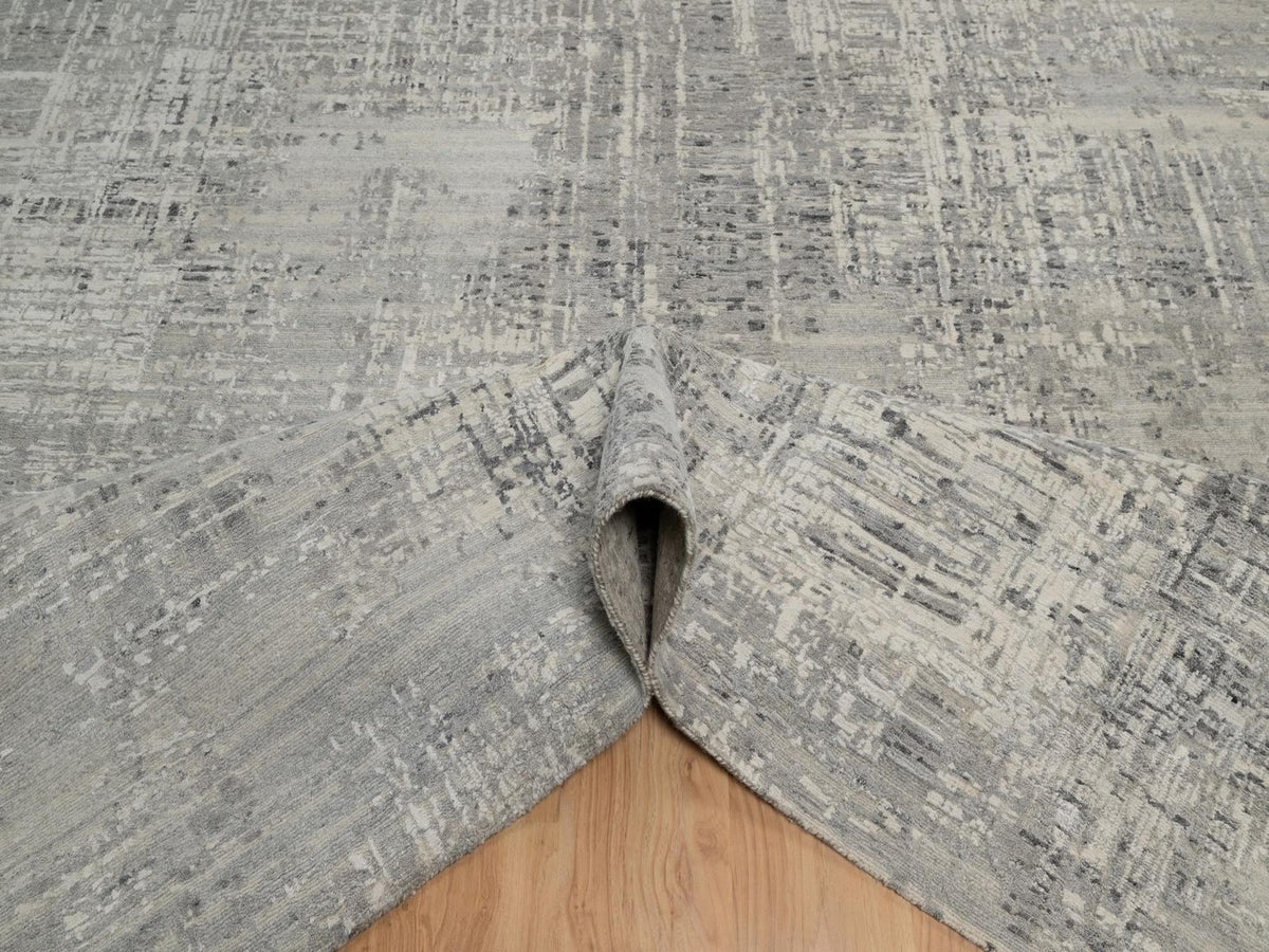 Modern / Contemporary hand-knotted wool rug in Gray, 8'11" x 11'11" — SKU O091822 (view 5)