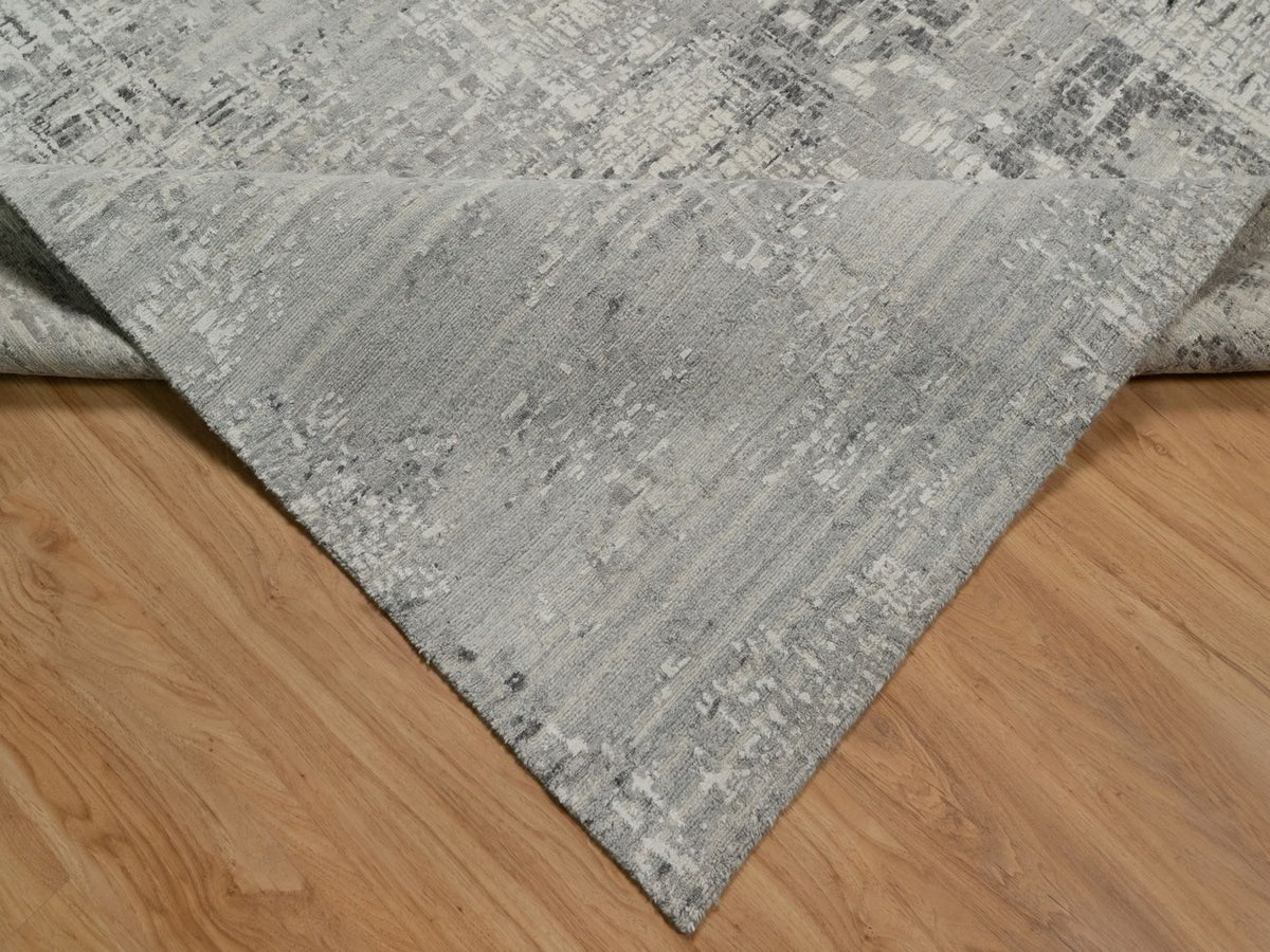 Modern / Contemporary hand-knotted wool rug in Gray, 8'11" x 11'11" — SKU O091822 (view 6)