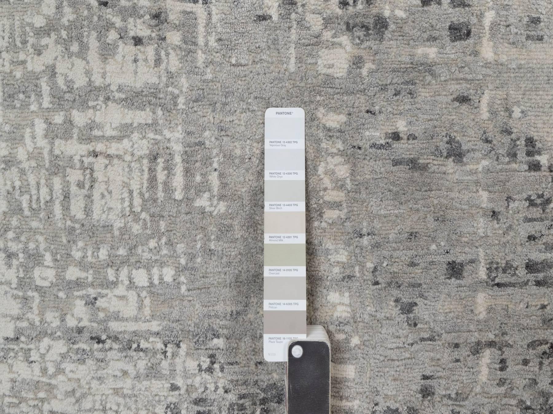 Modern / Contemporary hand-knotted wool rug in Gray, 8'11" x 11'11" — SKU O091822 (view 7)