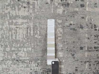 Modern / Contemporary hand-knotted wool rug in Gray, 8'11" x 11'11" — SKU O091822 (view 7)
