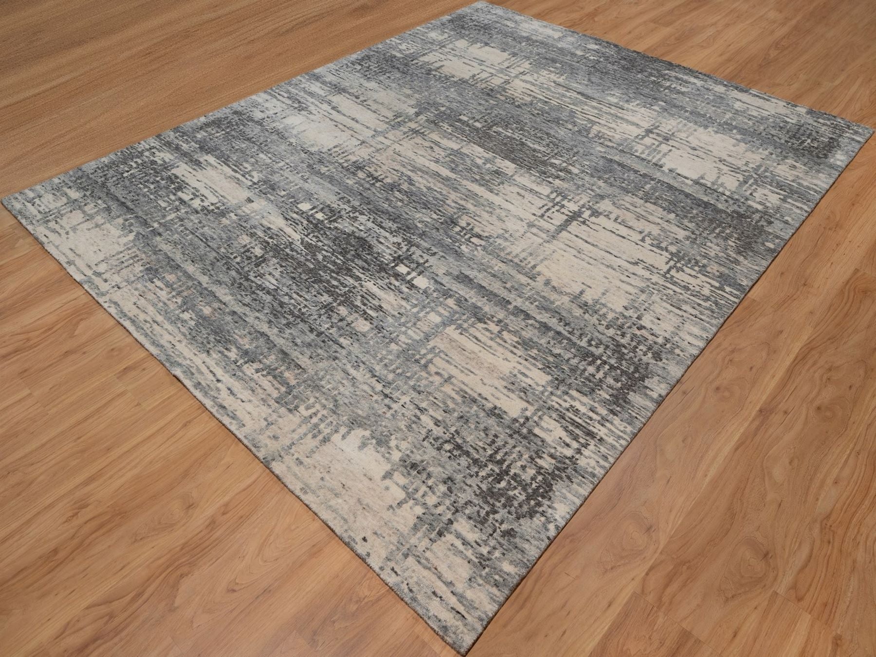 Modern / Contemporary hand-knotted wool rug in Ivory, 8' x 10'1" — SKU O091824 (view 3)
