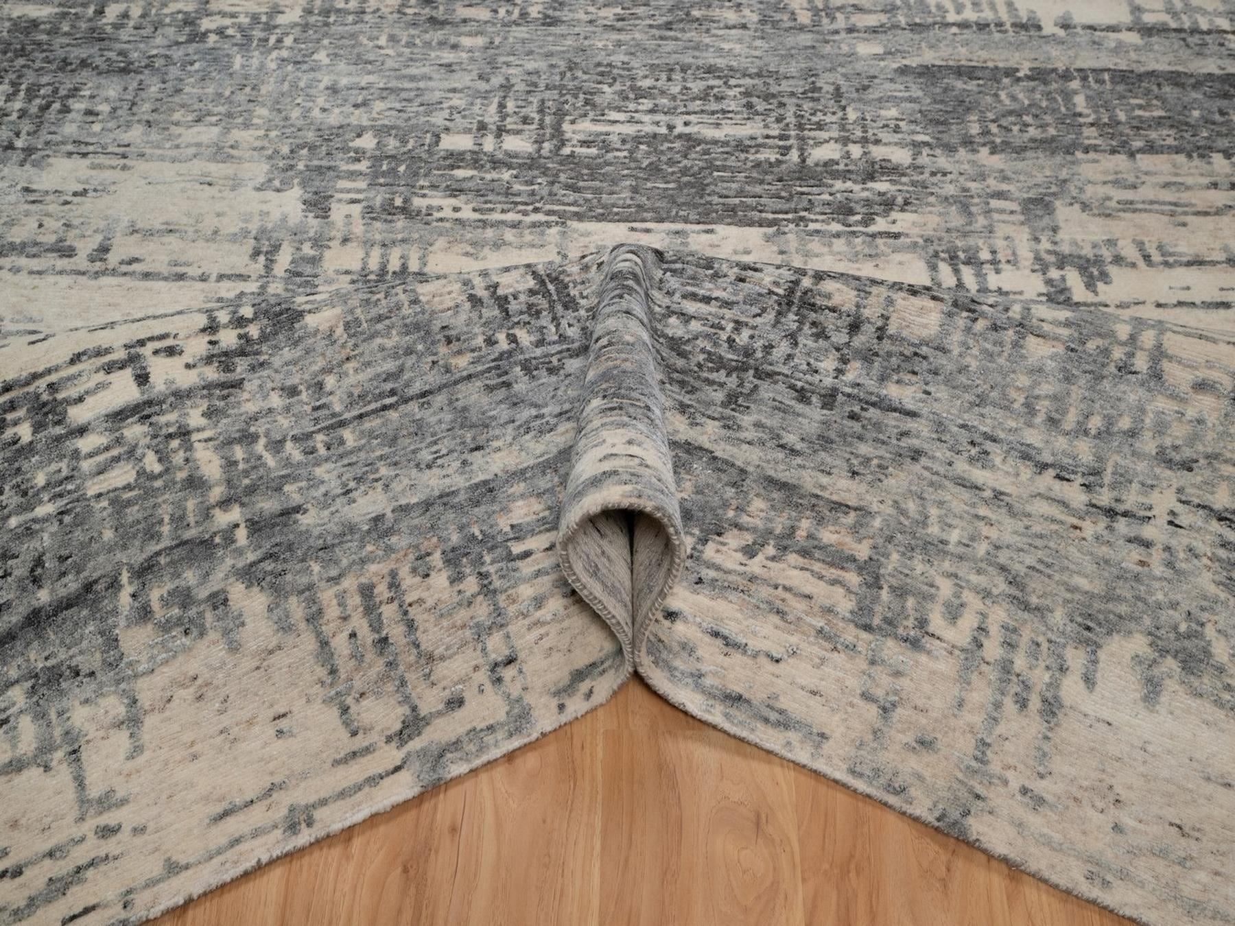 Modern / Contemporary hand-knotted wool rug in Ivory, 8' x 10'1" — SKU O091824 (view 5)
