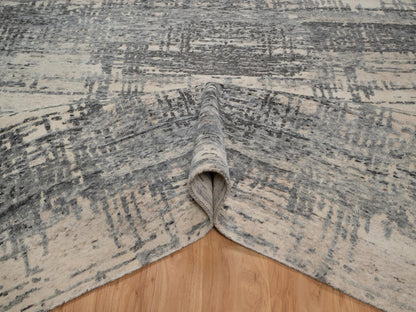 Modern / Contemporary hand-knotted wool rug in Ivory, 8' x 10'1" — SKU O091824 (view 5)