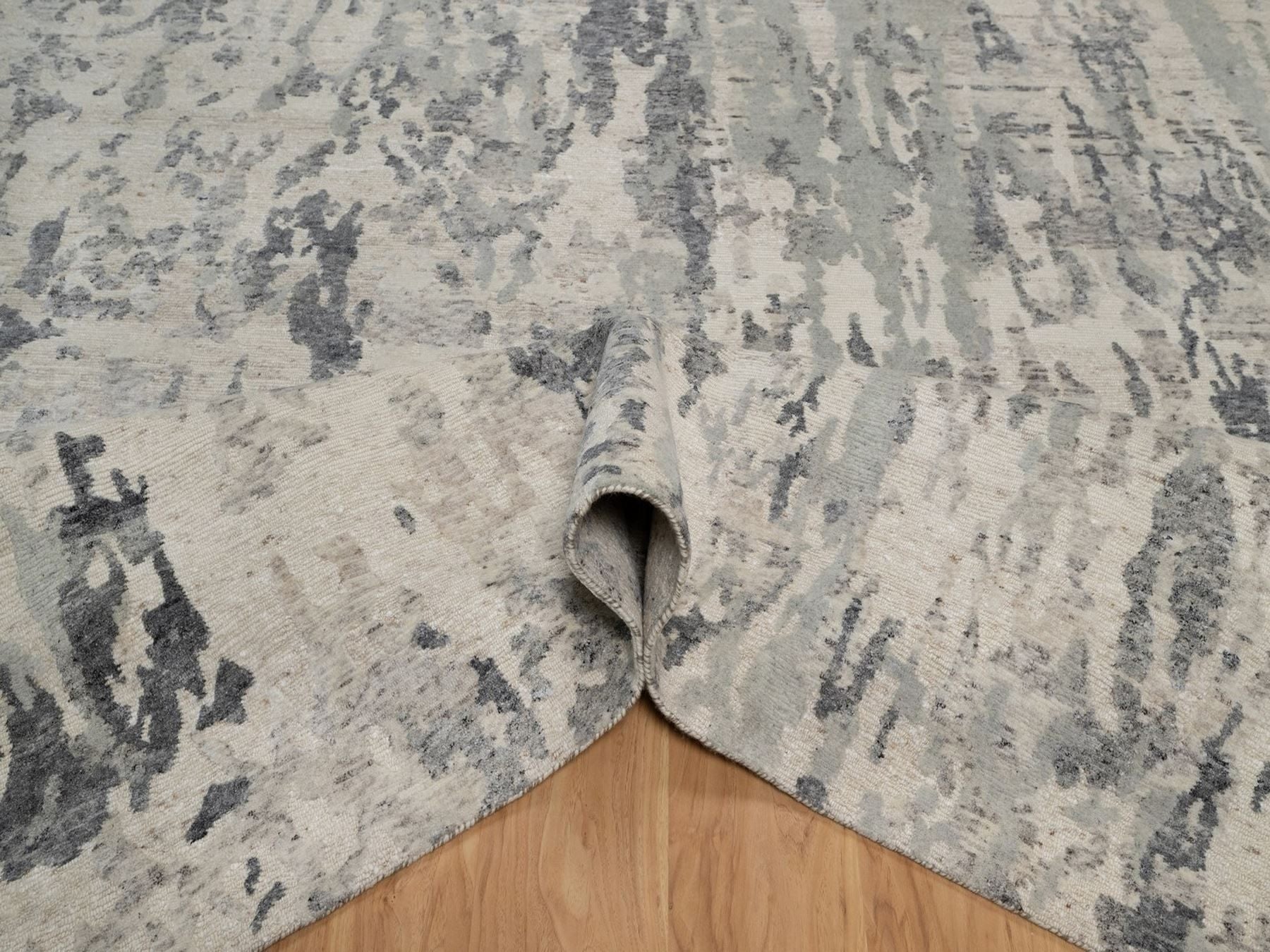 Modern / Contemporary hand-knotted wool rug in Ivory, 8' x 10' — SKU O091825 (view 5)