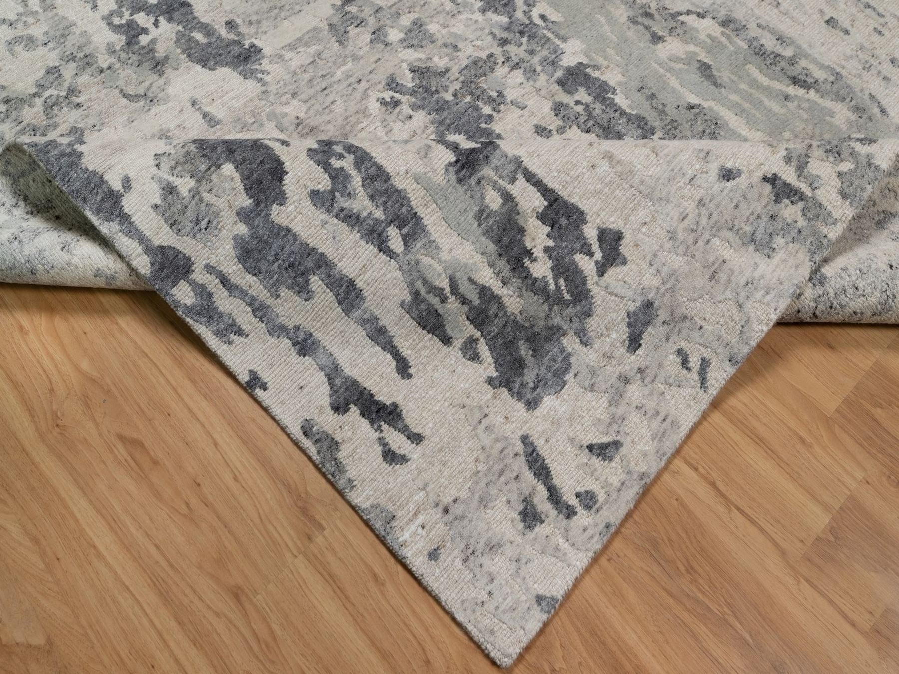 Modern / Contemporary hand-knotted wool rug in Ivory, 8' x 10' — SKU O091825 (view 6)